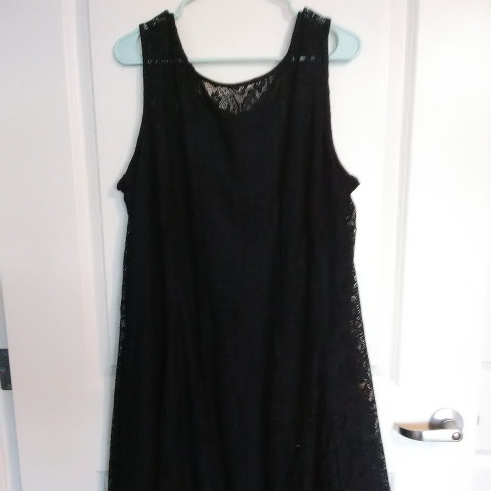 Navy blue sleeveless laced dress